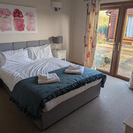 The Old Nene Golf And Country Club - Holiday Lodges Ramsey  Room photo